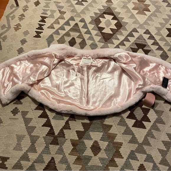 BHLDN faux fur shrug capelet NWT - Picture 5 of 6